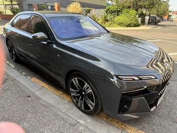 BMW 750E Xdrive M Sport Auto - Photo