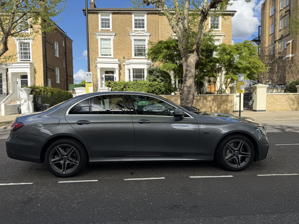 Mercedes-Benz E - Photo