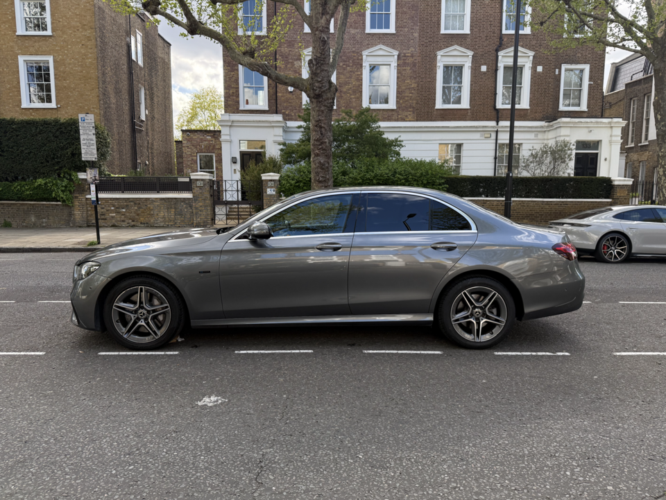Mercedes-Benz E - Photo