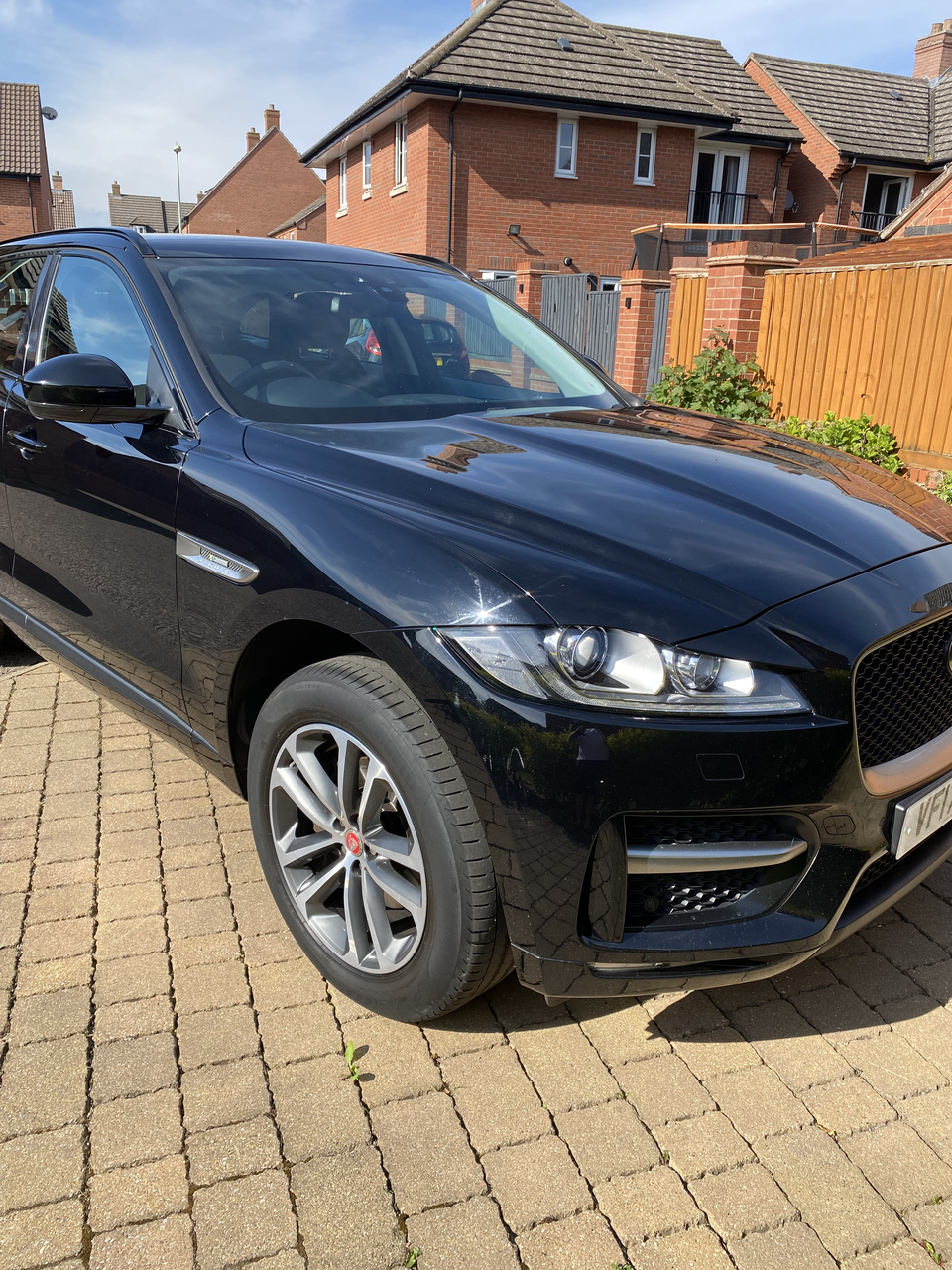 Jaguar F-Pace R-Sport AWD D Auto - Photo
