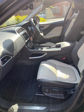 Jaguar F-Pace R-Sport AWD D Auto - Photo