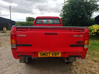 Toyota Hilux HL2 4X4 - Photo